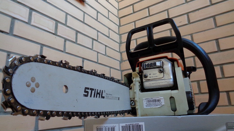 Бензопила STIHL 180C.