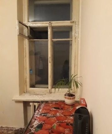 Квартира находится рядом с метро Петроградская,5 мин пешком.