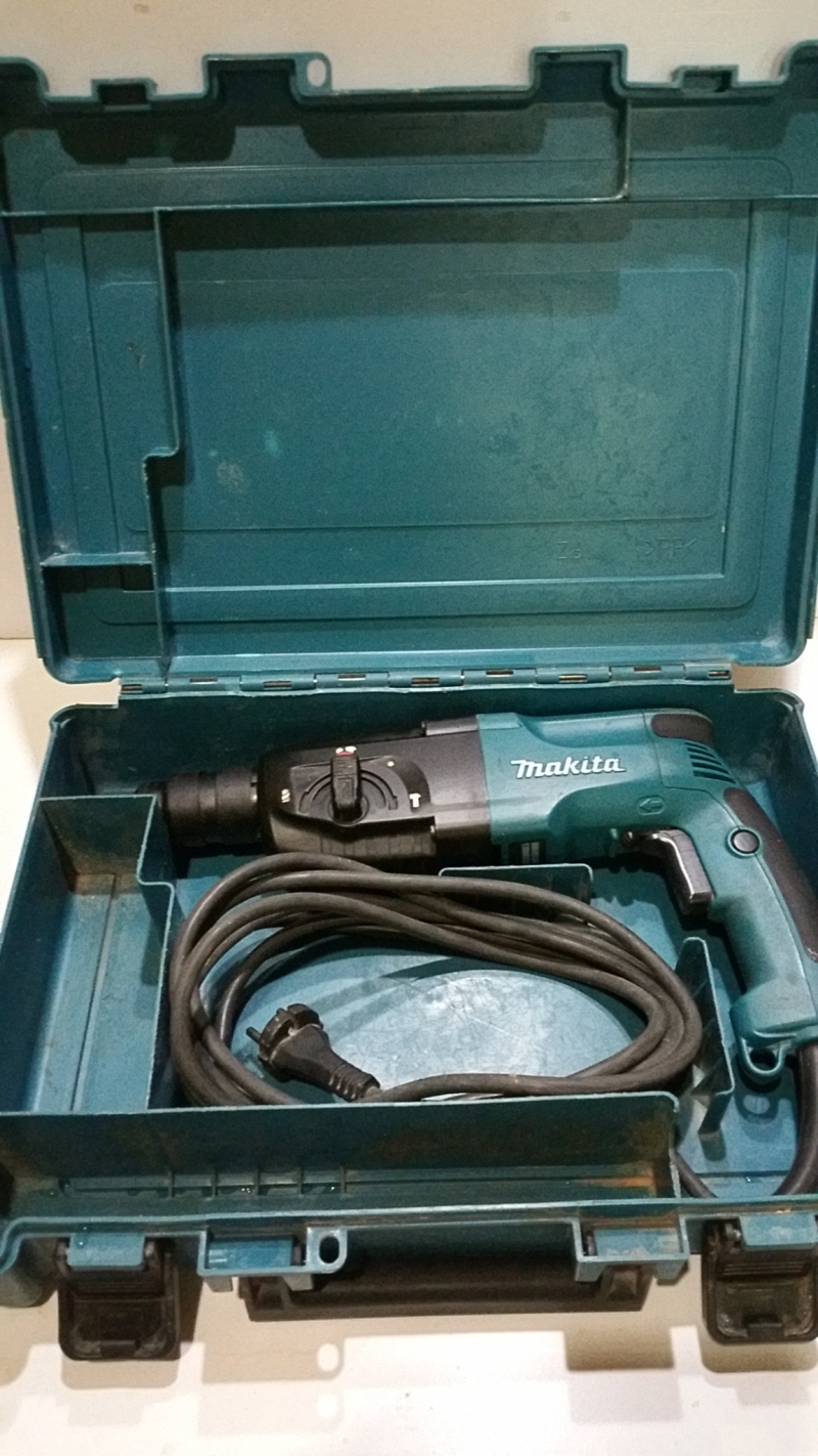 Перфоратор Makita HR2450