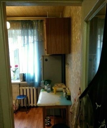 Продам 2-комнатную квартиру в развитом районе по низкой цене.