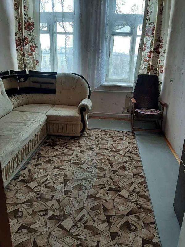 Сдается комната светлая, солнечная сторона.
